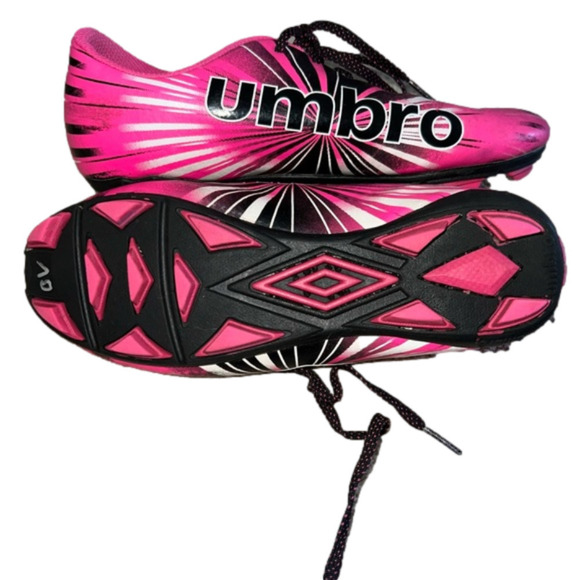 SOCCER season -Umbro girl’s cleats Neon “ hot” pink!! Get noticed on the field! - Picture 4 of 5